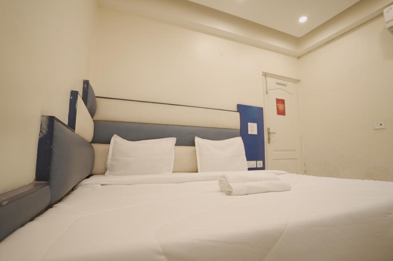 Hotel Leo Continental New Delhi Ngoại thất bức ảnh