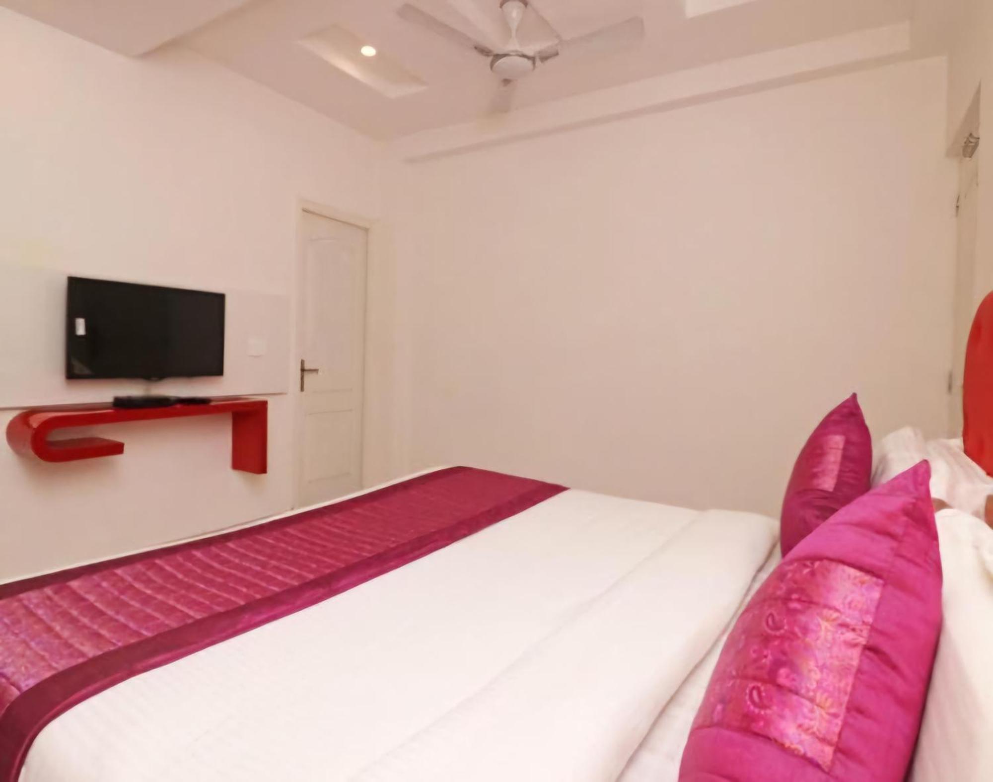 Hotel Leo Continental New Delhi Ngoại thất bức ảnh