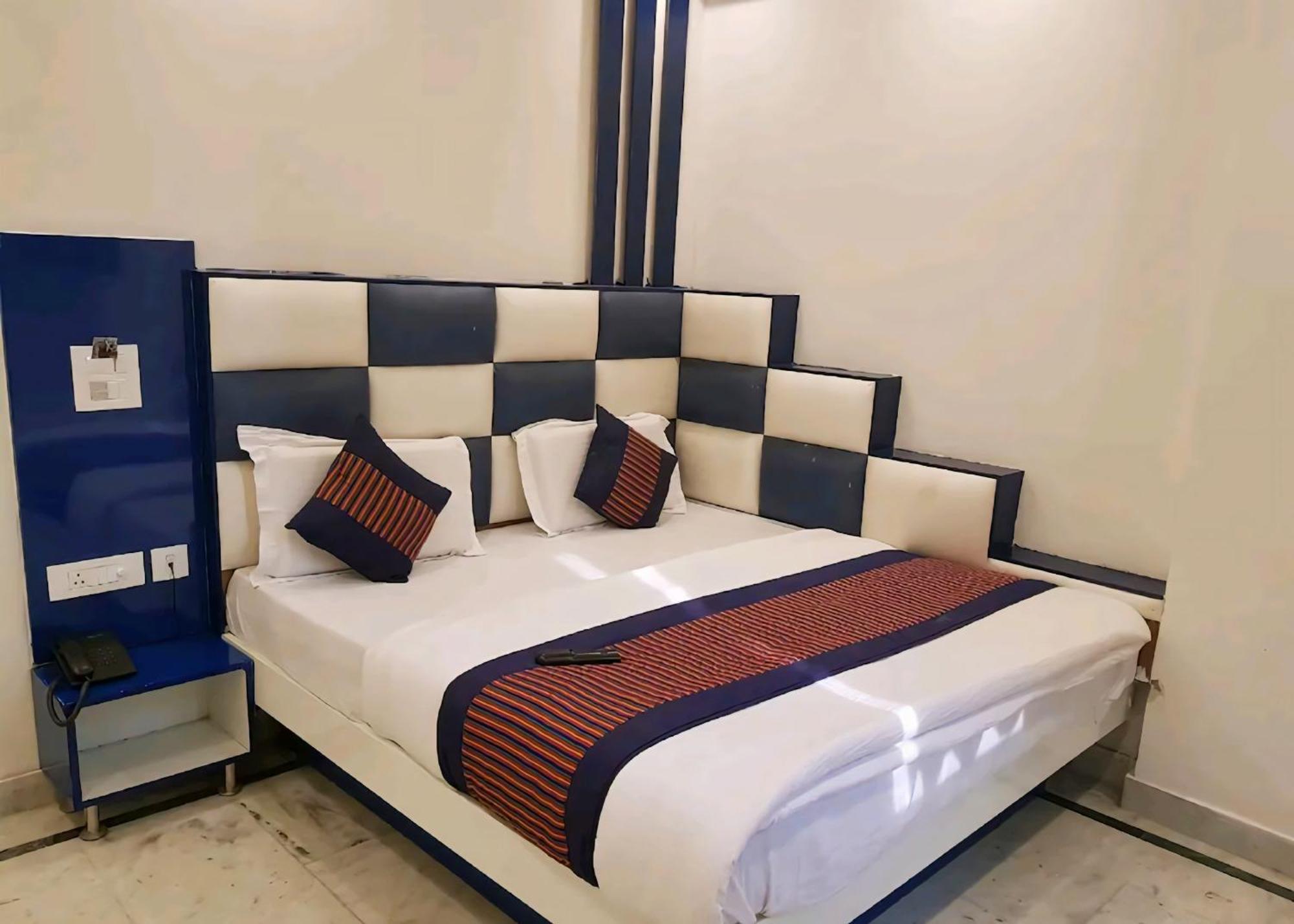 Hotel Leo Continental New Delhi Ngoại thất bức ảnh