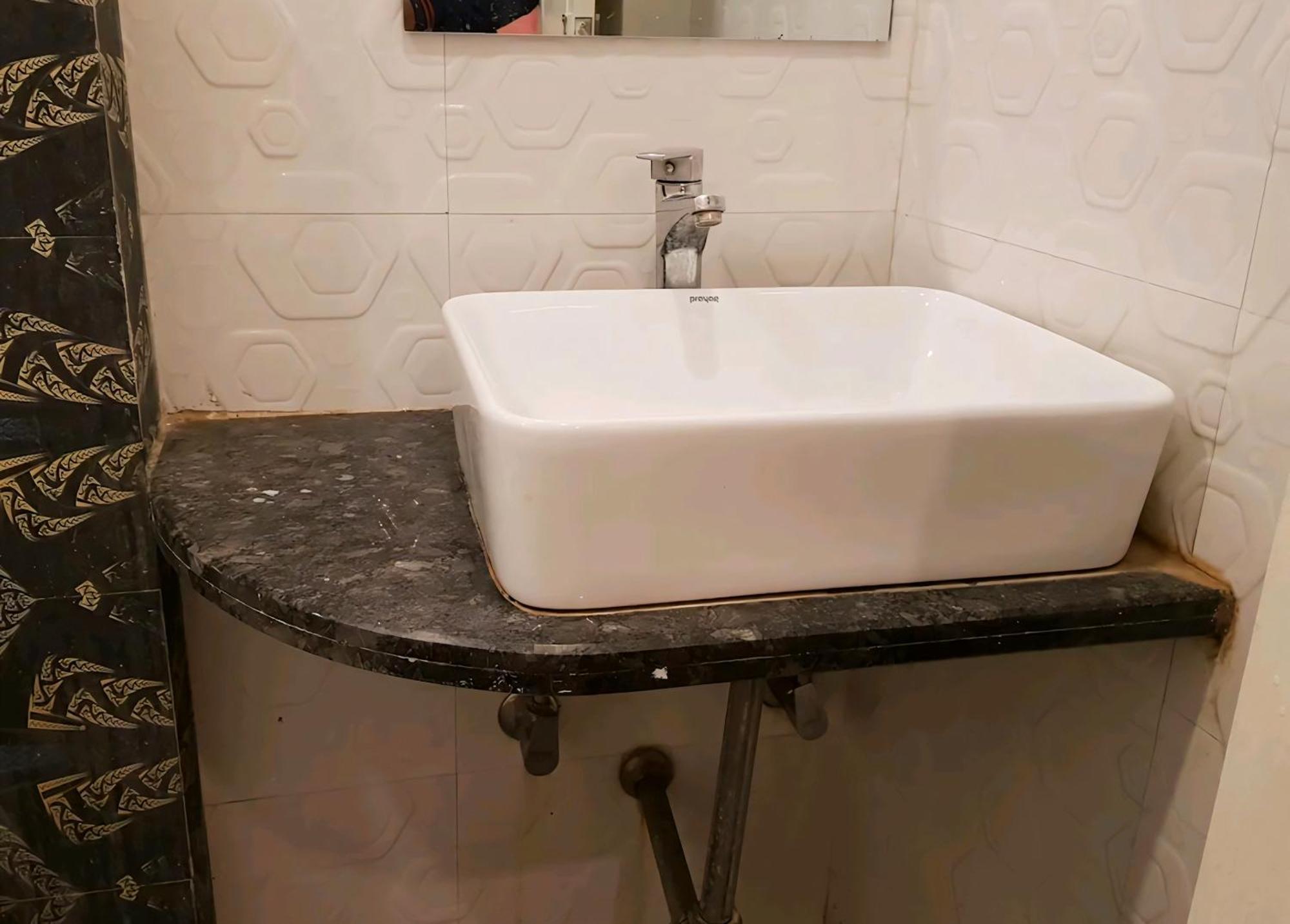 Hotel Leo Continental New Delhi Ngoại thất bức ảnh